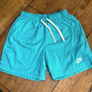 Nike men’s sportswear essentials woven lined flow shorts